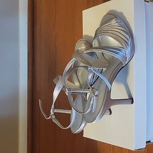 Silver Dress Shoes From Kelly & Katie Brand, size 7.5M